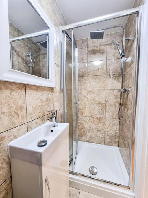 Stylish And Cosy 2 In W Private Parking Appartement Londres