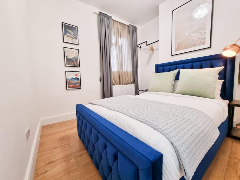 Stylish And Cosy 2 In W Private Parking Appartement