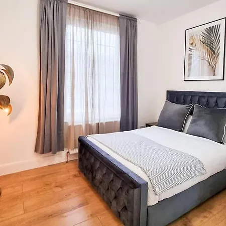Stylish And Cosy 2 Apartment In London W Private Parking Exterior photo