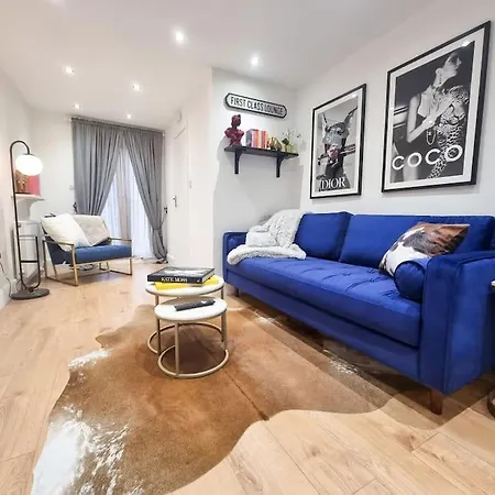 Stylish And Cosy 2 Apartment In London W Private Parking Exterior photo