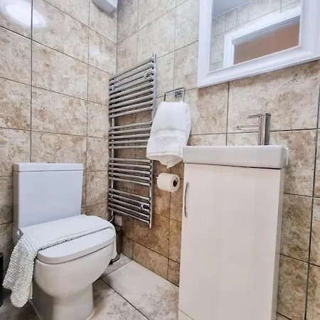 Stylish And Cosy 2 Apartment In London W Private Parking Exterior photo