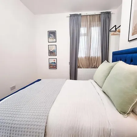 Stylish And Cosy 2 Apartment In London W Private Parking Exterior photo