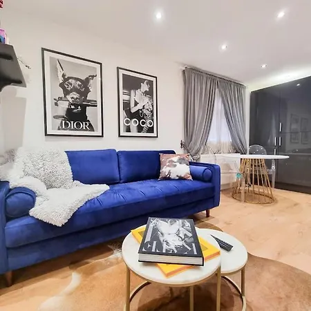Stylish And Cosy 2 Apartment In London W Private Parking Exterior photo